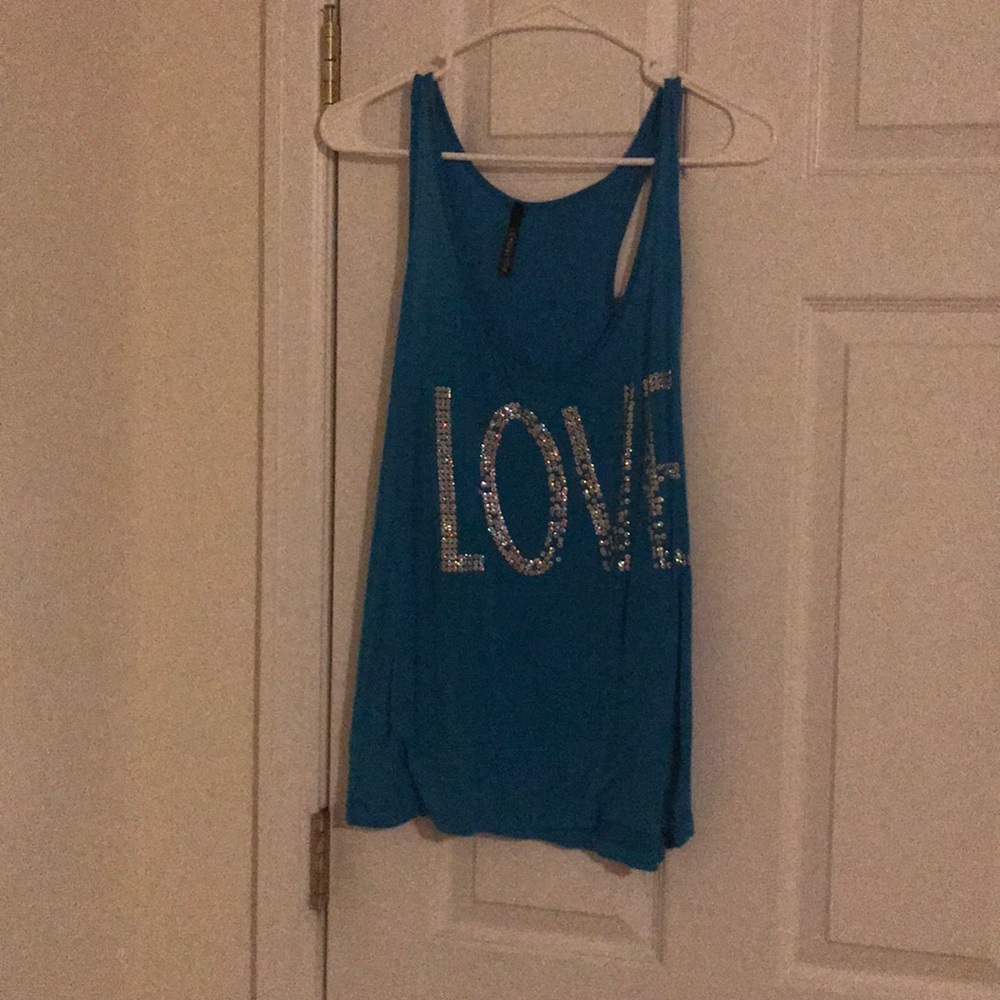 blue tank top